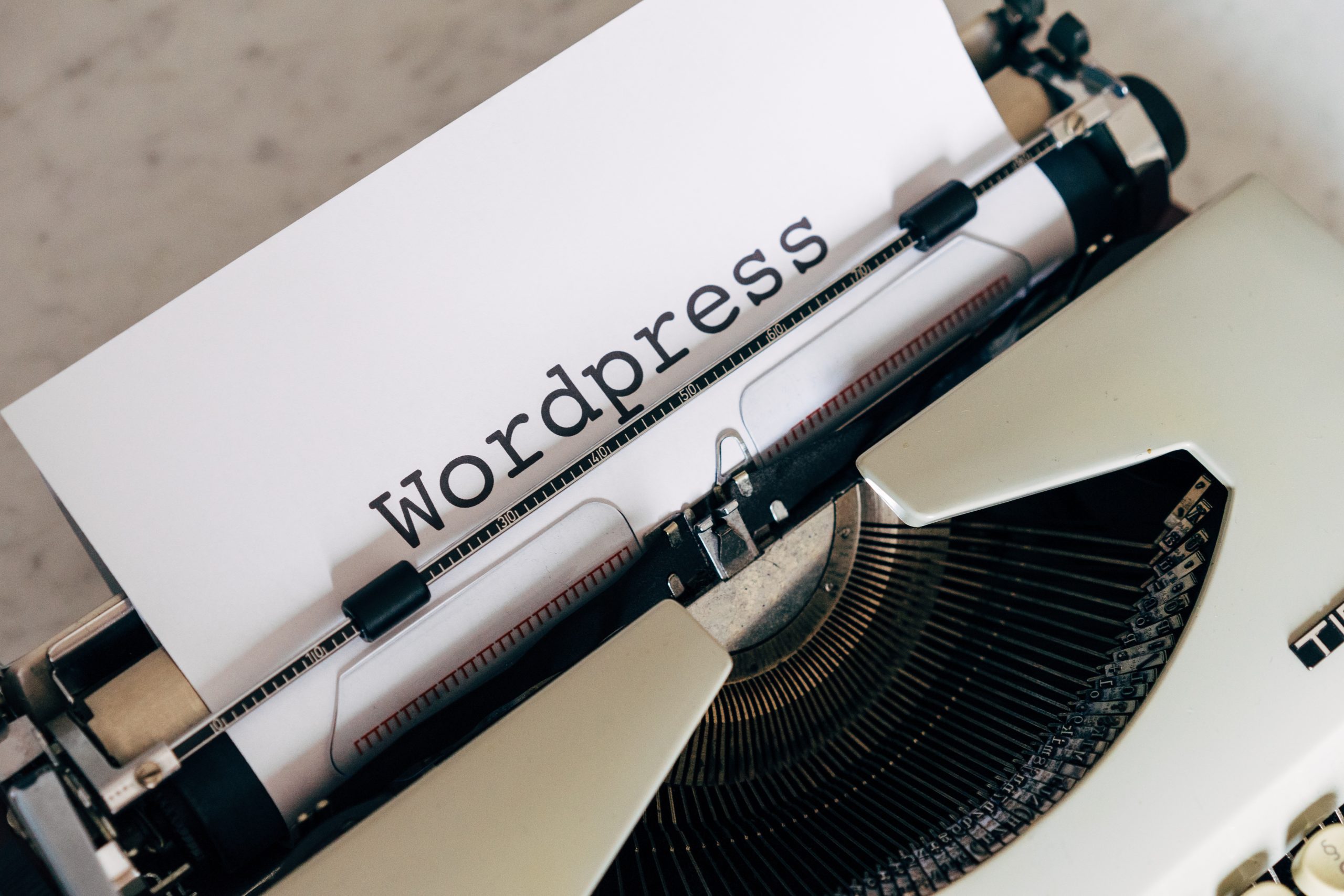 viarami-wordpress-5243255 typewriter with the word wordpress showing